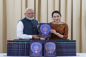 Thai-PM-gifts-PM-Modi-a-special-edition-of-Buddhist-scriptures-published-in-80-volumes