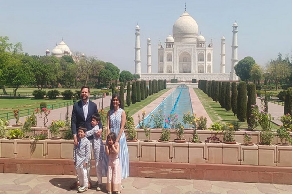UP: ताजमहल देख भावुक हुए JD वेंस, बोले – अद्भुत है भारत की धरोहर!