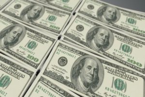 US-dollar-falls-for-the-fifth-consecutive-day-amid-tariff-tensions