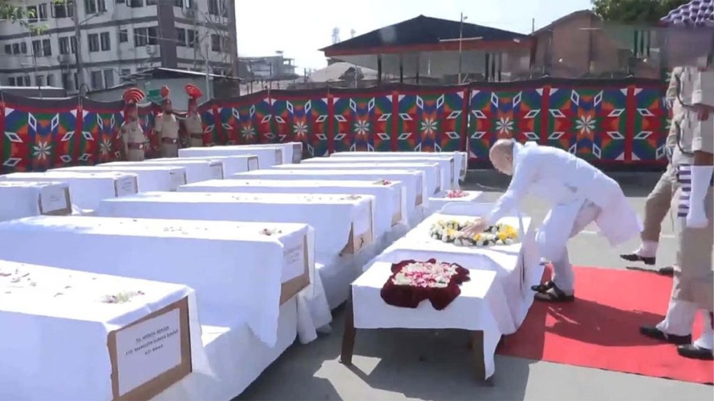 पहलगाम आतंकी हमले के पीड़ितों को श्रद्धांजलि देने पहुंचे गृहमंत्री अमित शाह!