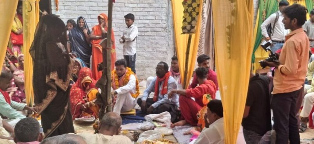 शादी में पनीर न मिलने पर सिरफिरे ने बारातियों पर चढ़ाई बस, छह घायल!