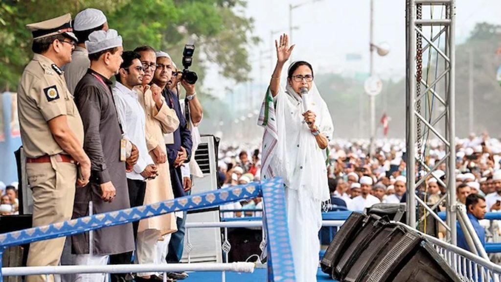 पश्चिम बंगाल हिंसा: तीन की मौत, 150 से अधिक गिरफ्तार, केंद्रीय बल तैनात!