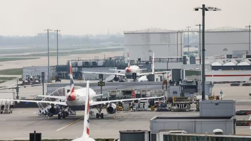 भारत-पाकिस्तान तनाव: 300 से ज्यादा उड़ानें रद्द, 25 हवाईअड्डे अस्थायी रूप से किए बंद!