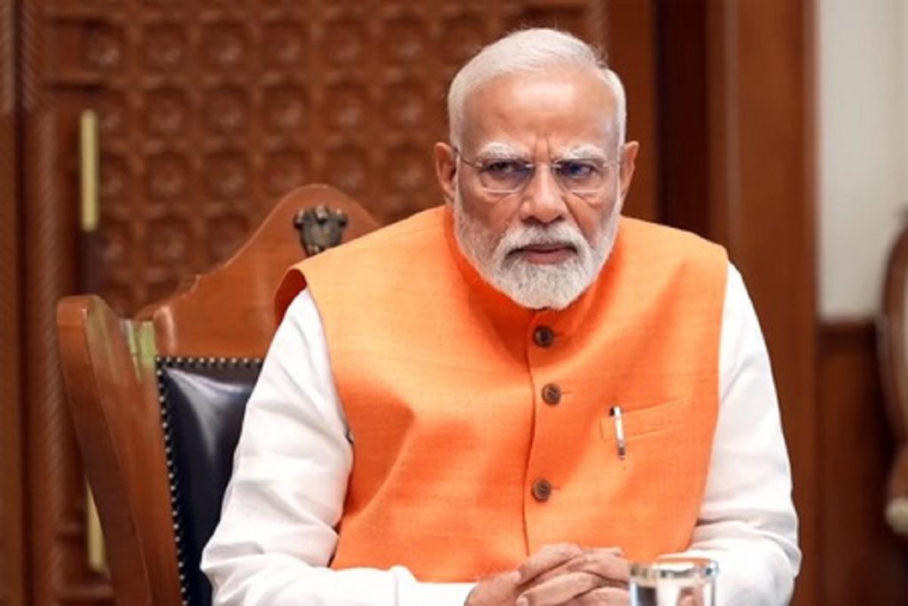 एलओसी तनाव के बीच रक्षा सचिव ने पीएम को दी सैन्य जानकारी!