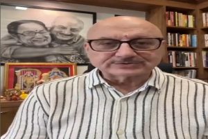 Anupam-Kher-shared-a-video-gave-important-advice-to-the-countrymen