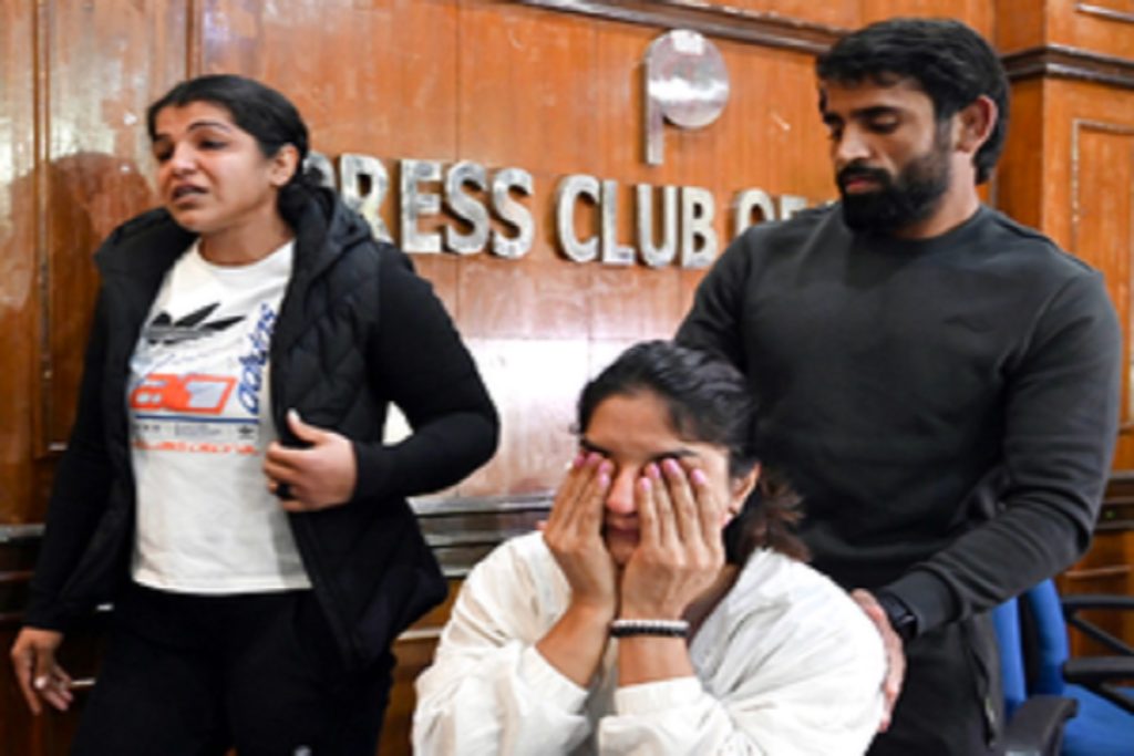 बृजभूषण को क्लीन चिट दिए जाने पर बजरंग पूनिया ने उठाये सवाल! 