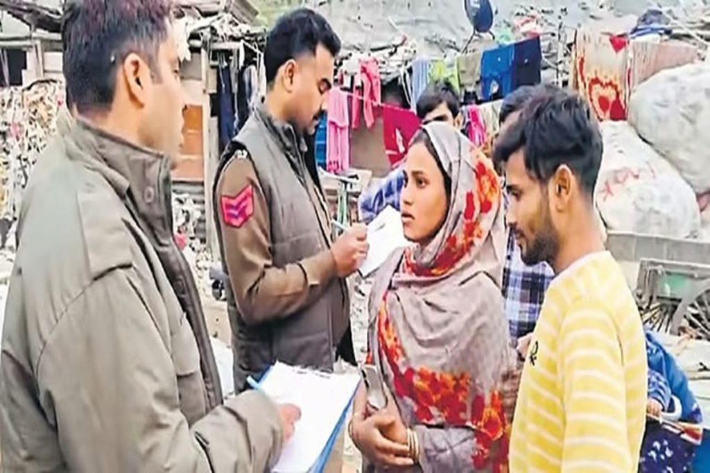दिल्ली में 15 विदेशी नागरिक निर्वासन के लिए भेजे गए, अवैध प्रवास के खिलाफ पुलिस की सख्ती जारी!
