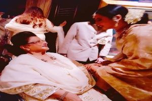 Boney-Kapoor-shared-a-heart-touching-picture-of-his-mother-and-Rekha-wrote-Queens