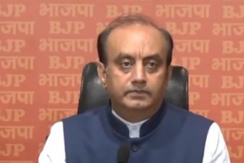 कांग्रेस नेता सेना का मनोबल तोड़ रहे, अपने आचरण पर करें विचार: त्रिवेदी!