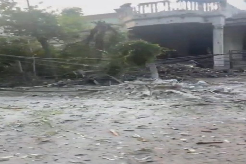 पाक हमले में शंभू मंदिर और आवासीय क्षेत्रों को नुकसान, रक्षा मंत्रालय प्रतिबद्ध!