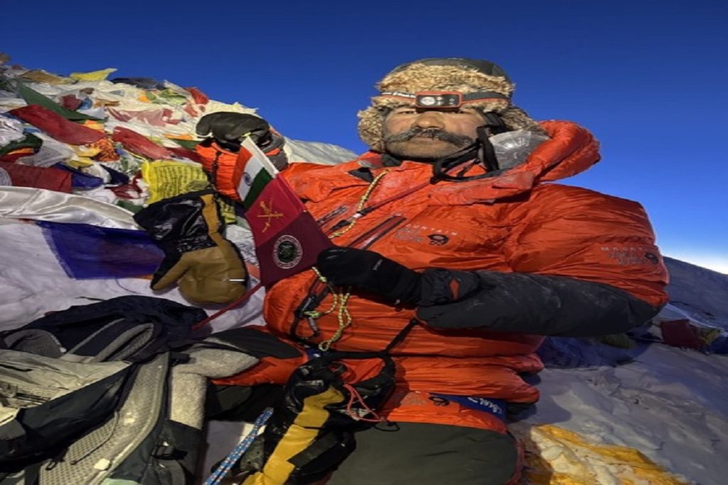 ऐतिहासिक विजय: संयुक्त राष्ट्रीय पर्वतारोहण दल ने माउंट एवरेस्ट किया फतह!