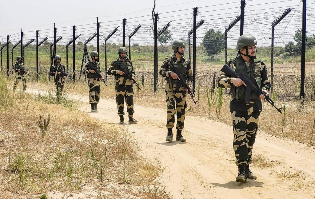 BSF के हत्थे चढ़े 7 जैश के आतंकी!