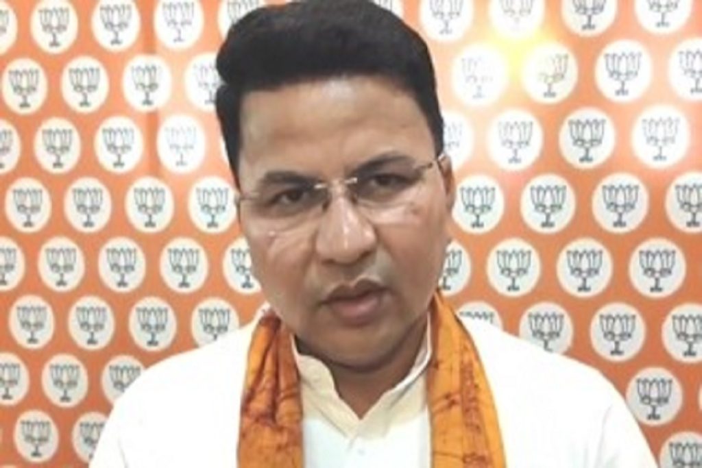 शिक्षकों के आंदोलन को ड्रामा बताना निंदनीय: महतो का हकीम पर हमला!