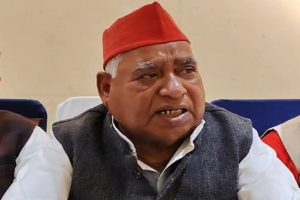 MP-Awadhesh-Prasad-met-the-family-of-martyr-Shashank-appealed-to-the-government-to-provide-aid-of-Rs-1-crore