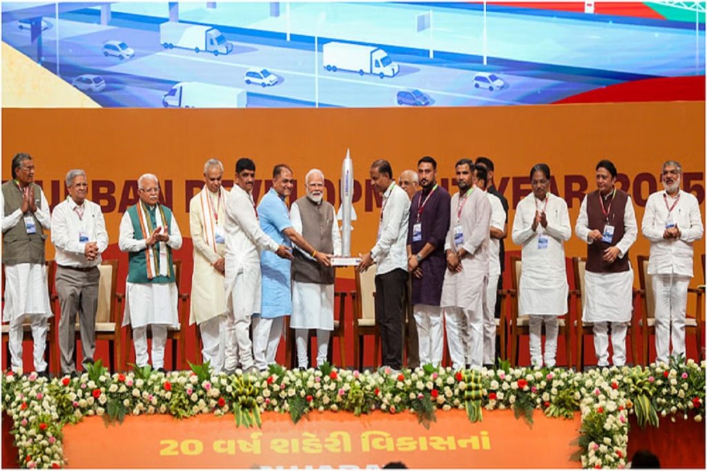 सीधी लड़ाई में असमर्थ पाकिस्तान, भेज रहा आतंकवादी: पीएम मोदी का हमला!