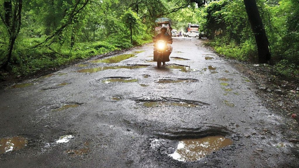 BMC: बारिश से पहले सर्विस पॉटहोल और सर्विस रोड की मरम्मत के लिए 50 करोड़ रुपए आवंटित!
