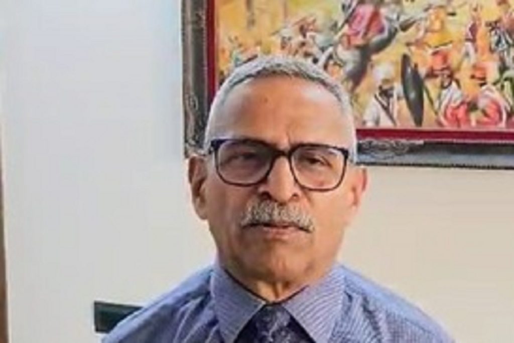 पाकिस्तान में लोकतंत्र अजीब, फौज ही देश चलाती है - कर्नल कुलकर्णी!