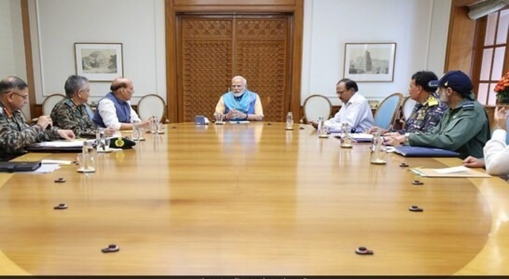 सीजफायर के बीच पीएम मोदी की उच्चस्तरीय सुरक्षा बैठक, रक्षा मंत्रालय की ब्रीफिंग टली,