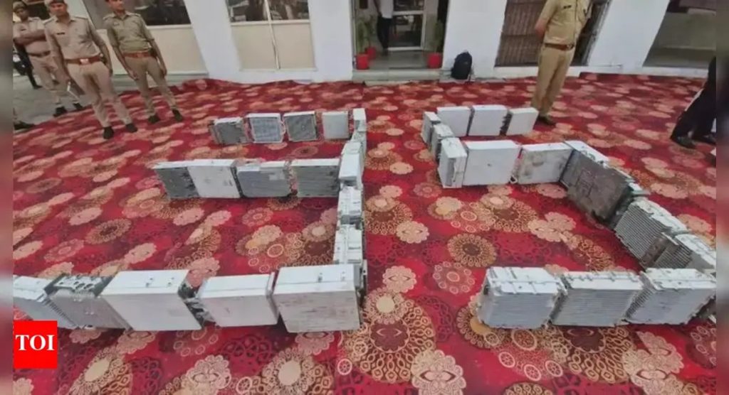 मोबाइल टावर से आरआरयू चोरी करने वाले गिरोह का भंडाफोड़, सरगना समेत 8 गिरफ्तार