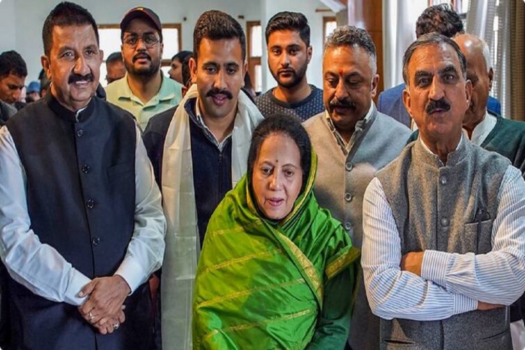 हिमाचल कांग्रेस बैठक में हंगामा, प्रदेश अध्यक्ष के सामने गुटबाजी खुली!