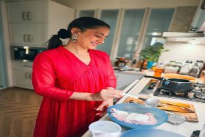 Sanjeeda-Sheikh-became-a-chef-shared-a-photo-from-the-kitchen-and-asked-a-fun-question-to-fans