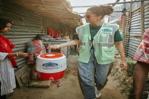 Taapsee-Pannu-distributed-water-cooling-jugs-to-get-relief-from-the-heat-shared-a-video