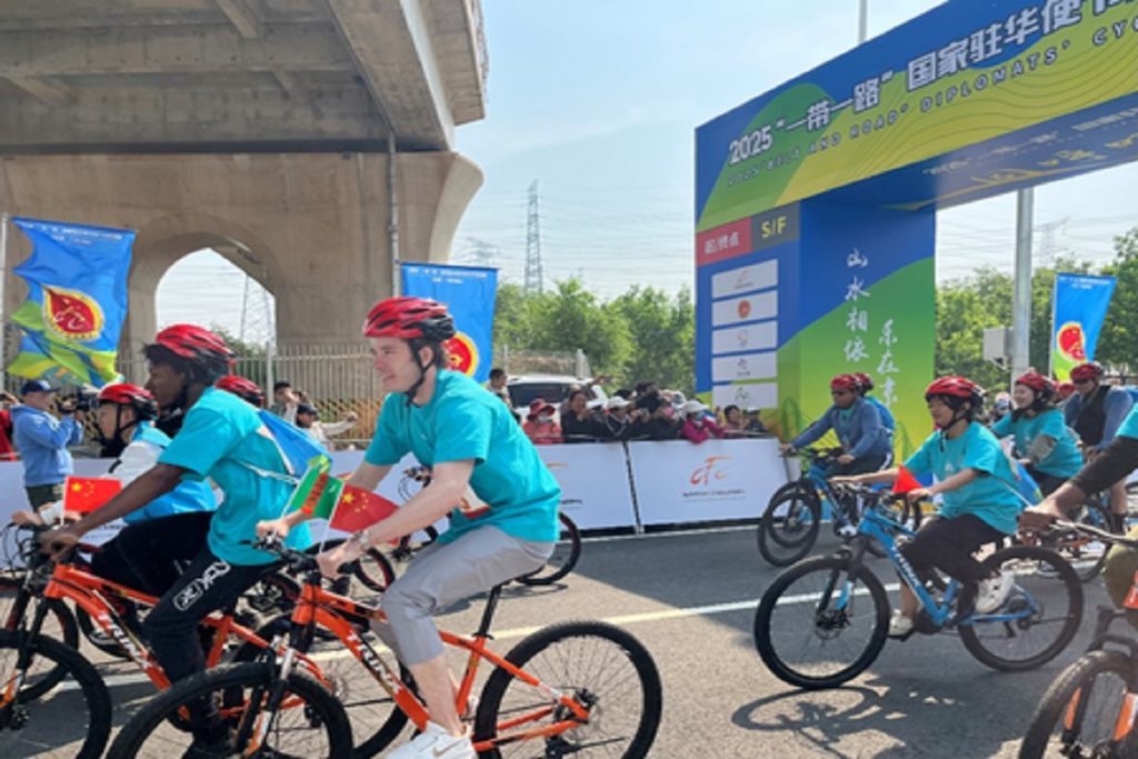 ‘बेल्ट एंड रोड-2025’ साइकिल रेस श्रृंखला की शुरुआत पेइचिंग से हुई!