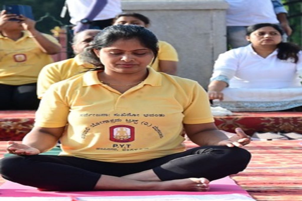 योग-प्राणायाम में अंतर, एक शरीर से जुड़ा तो दूसरा मन से!