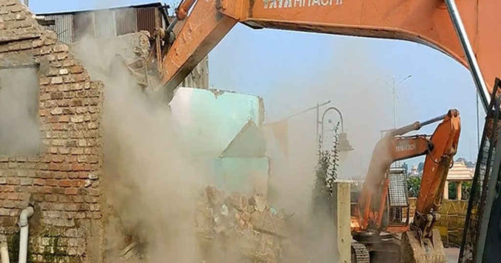 उज्जैन: महाकाल मंदिर के पास अतिक्रमण हटाने की कार्रवाई शुरू