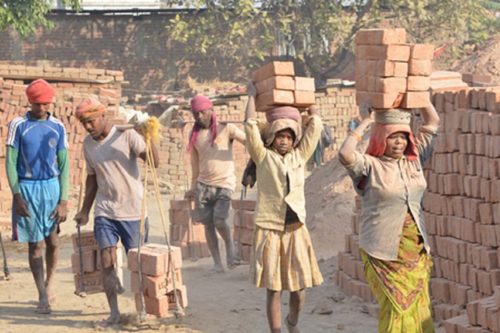 योगी सरकार का संकल्प: 2027 तक उत्तर प्रदेश को बाल श्रम मुक्त बनाना!