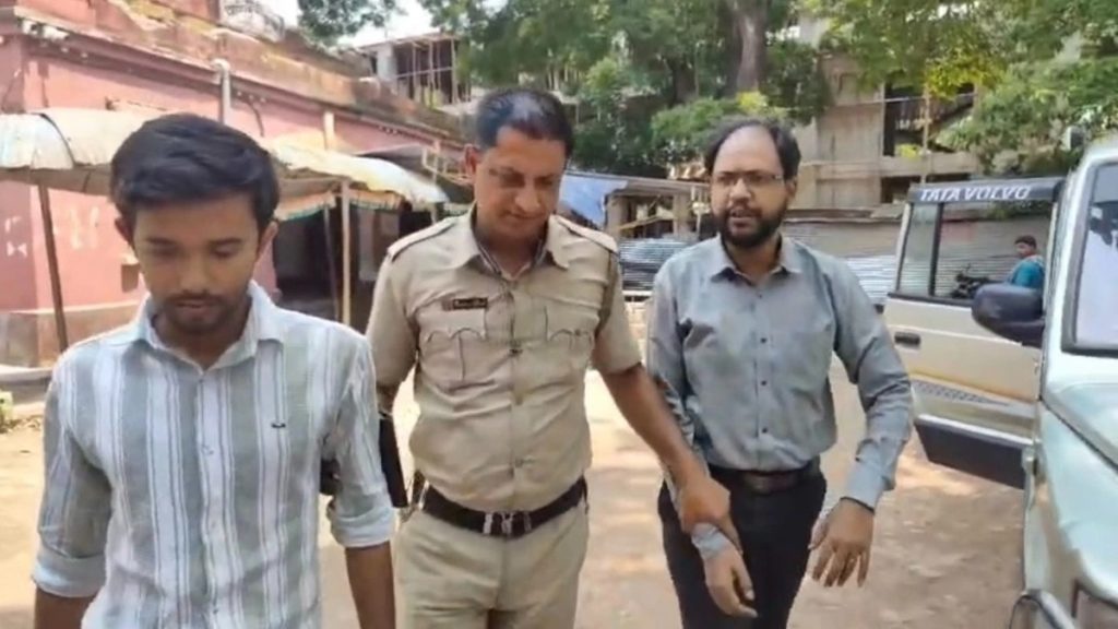 पश्चिम बंगाल: पाकिस्तान का झंडा शौचालय में लगाने वाले दो हिंदू गिरफ्तार !