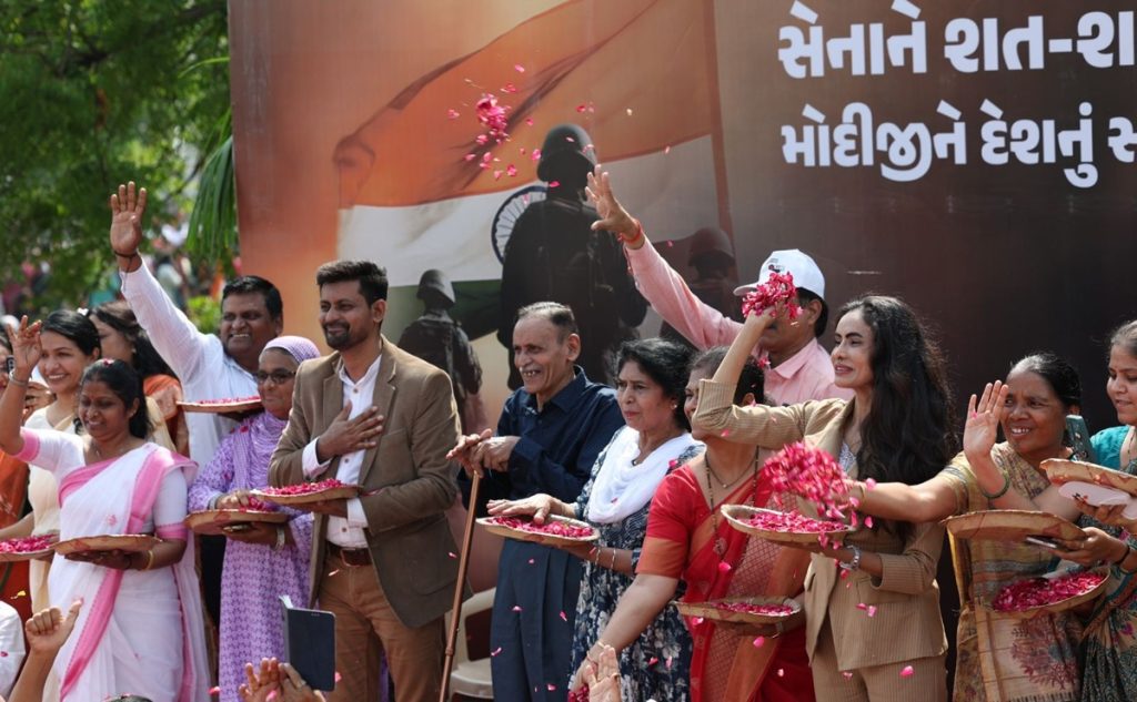 पीएम मोदी के स्वागत में शामिल हुआ कर्नल सोफिया कुरैशी का परिवार!