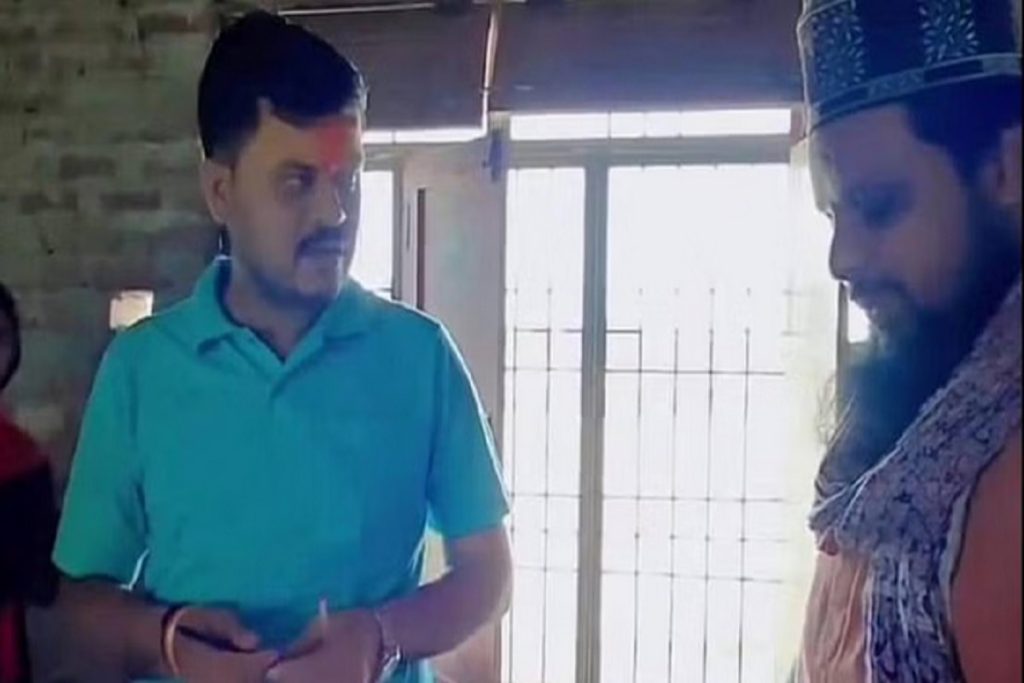 UP: मदरसा शिक्षक 92 हजार वेतन पर, ‘बृहस्पतिवार’ भी नहीं लिख पाए!