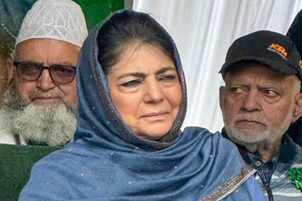 पाकिस्तानी की गोलीबारी से ADC राज कुमार थापा की मौत पर महबूबा-उमर ने जताया शोक!