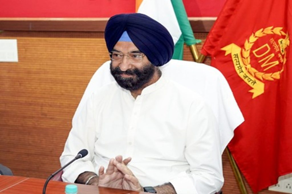 “देशभक्ति खून से आती है, कागज या फॉर्म भरने से नहीं”