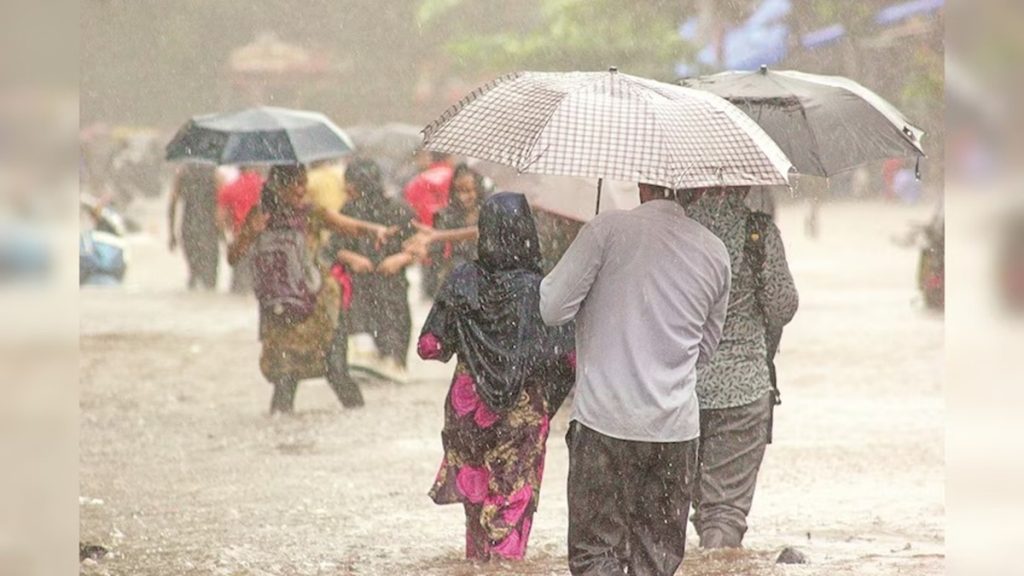 मानसून में बढ़ते हैं वात और पित्त दोष, आयुर्वेदिक ‘ऋतुचर्या’ रखें सेहत का ख्याल