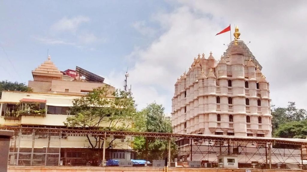 सिद्धिविनायक मंदिर में 11 मई से नारियल, माला और प्रसाद पर प्रतिबंध