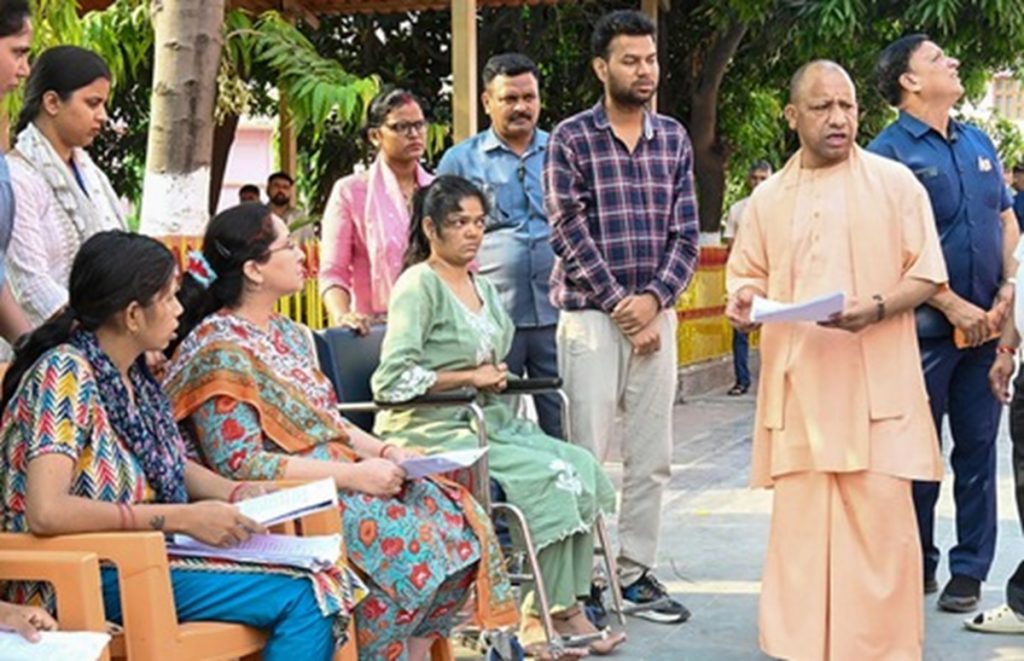 जनता दर्शन में सीएम योगी ने सुने 150 लोगों की समस्या !