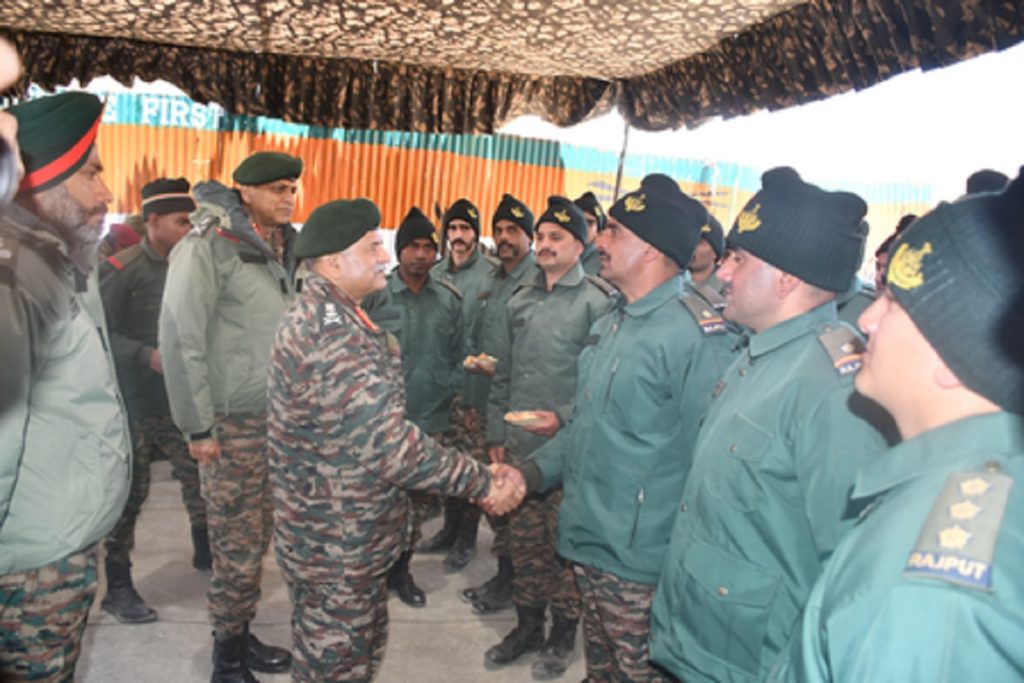 सेना प्रमुख ने अग्रिम चौकियों का निरीक्षण कर शुरू किया सामुदायिक रेडियो स्टेशन!