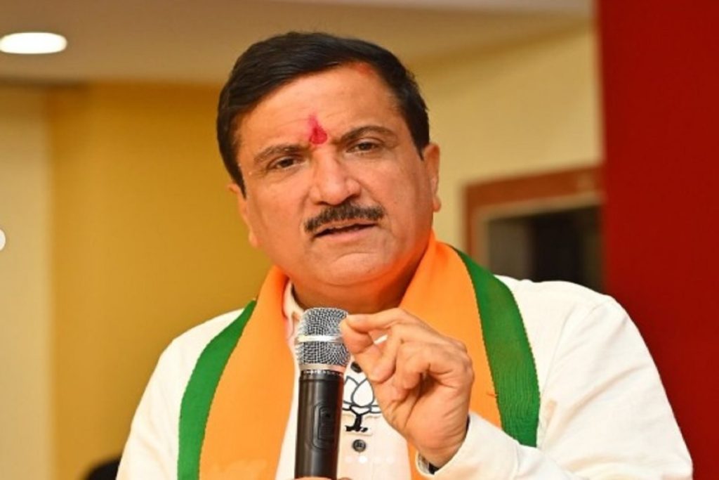 हिंदी विरोध पर माकपा की धमकी व्यर्थ : अतुल भातखळकर!