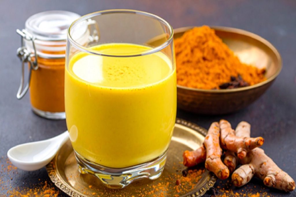 आयुर्वेद: सोने से पहले हल्दी दूध पीने से डिप्रेशन समेत कई समस्याएं दूर!