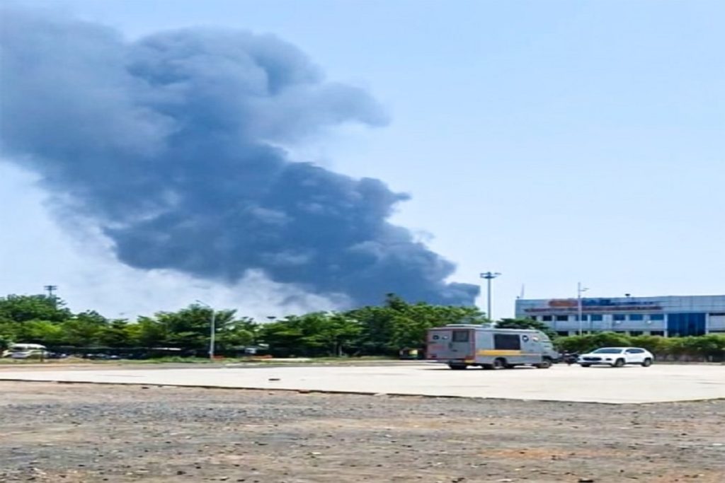 एयर इंडिया हादसे के बाद अहमदाबाद एयरपोर्ट पर फ्लाइट ऑपरेशन अस्थायी रोक!