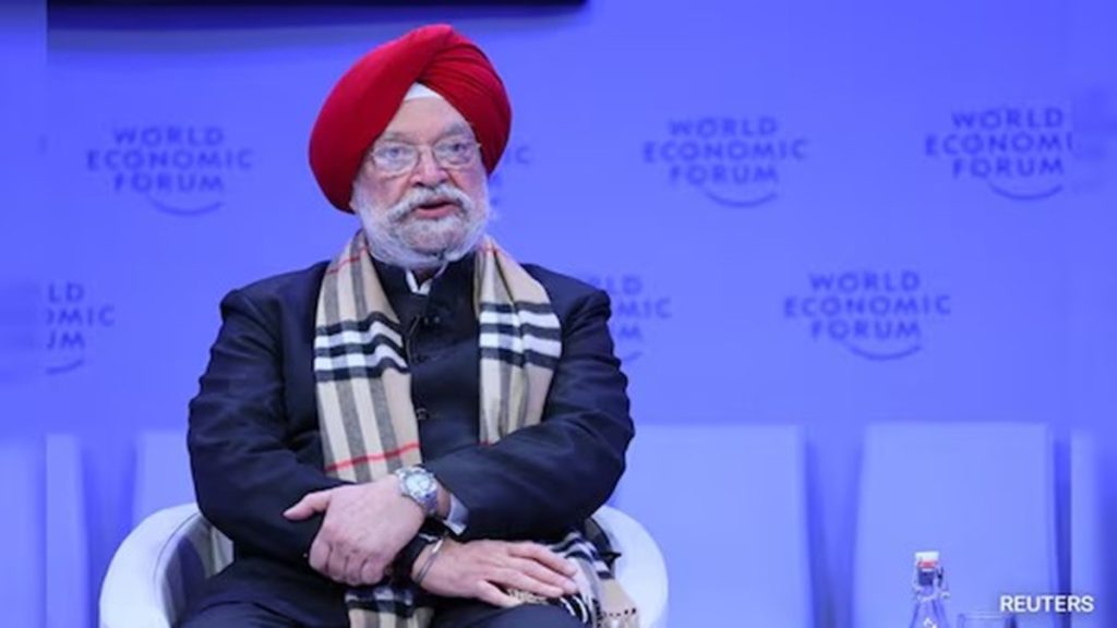 मैन्युफैक्चरिंग से लेकर डिफेंस तक आत्मनिर्भरता की ओर बढ़ता भारत