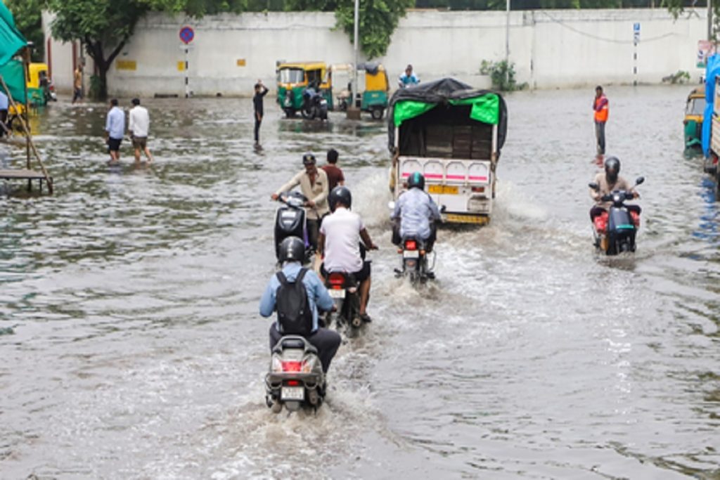 गुजरात में भारी बारिश का अलर्ट, गांधीनगर से वडोदरा तक झमाझम बरसात!