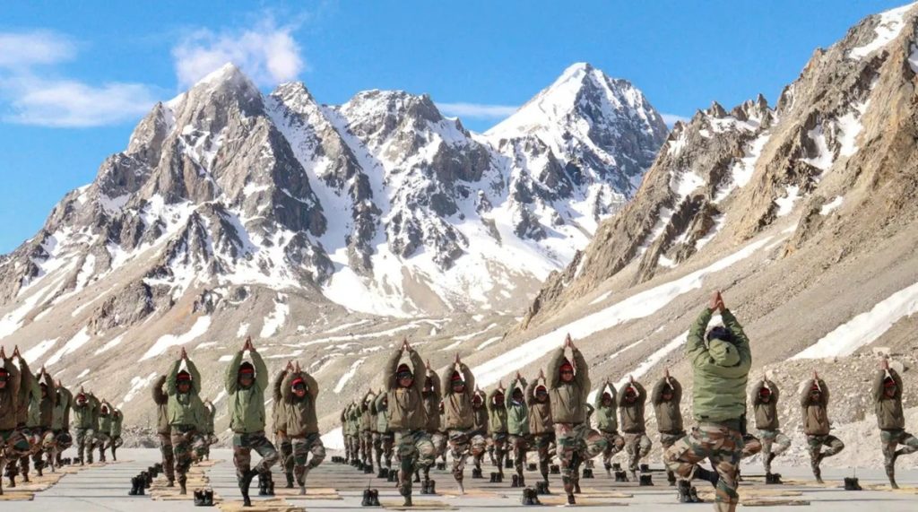 अंतरराष्ट्रीय योग दिवस: सियाचिन से पोर्ट ब्लेयर तक गूंजा ‘ॐ’  