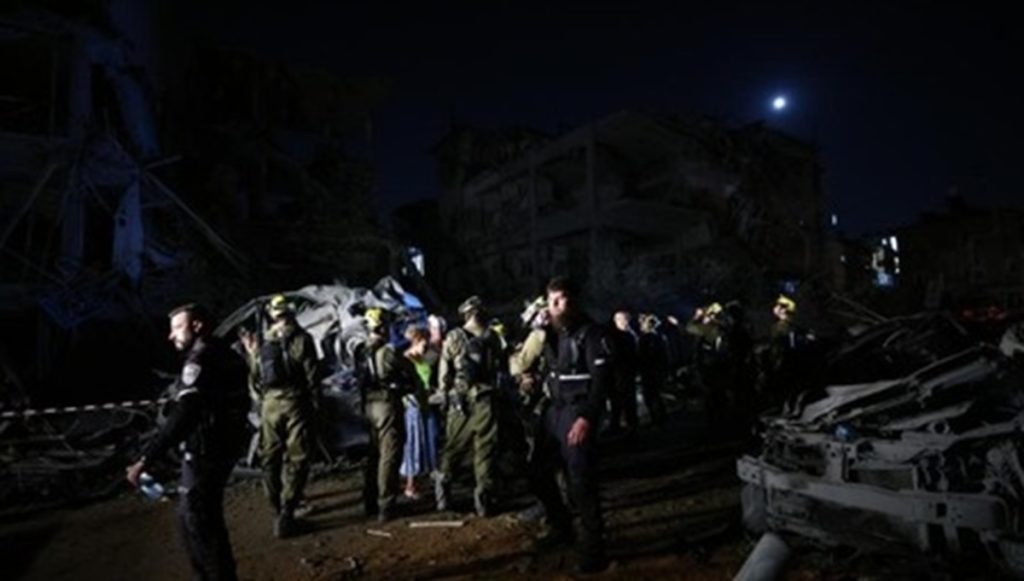 ईरानी मिसाइल हमलों में 10 की मौत, 200 से अधिक घायल