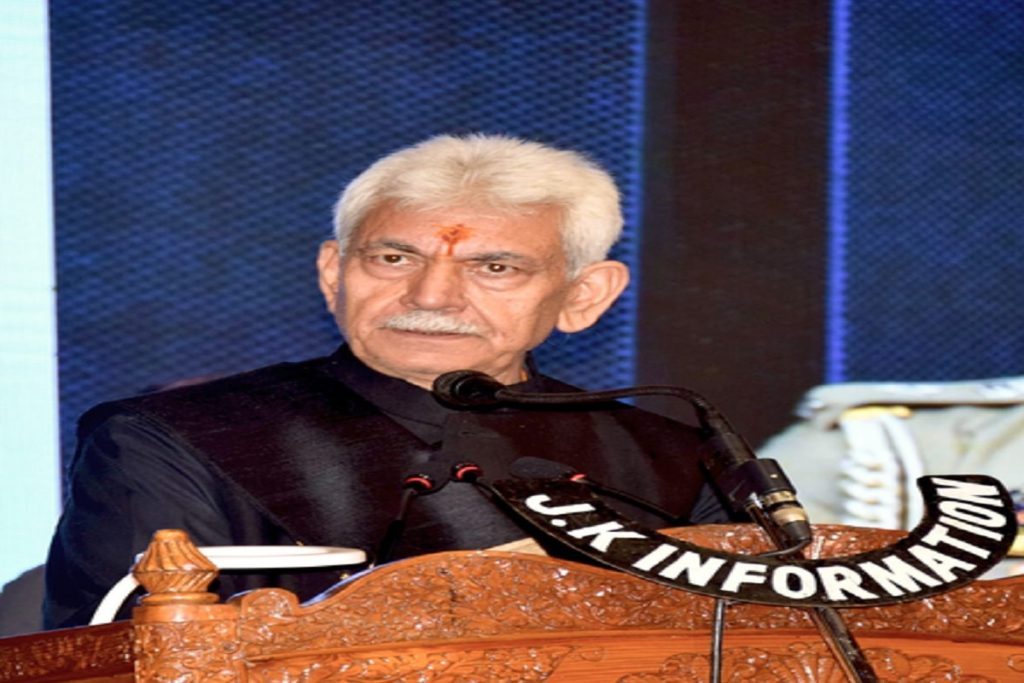 जम्मू-कश्मीर: आतंकी संबंधों के आरोप में तीन सरकारी कर्मचारी सेवा से बर्खास्त!