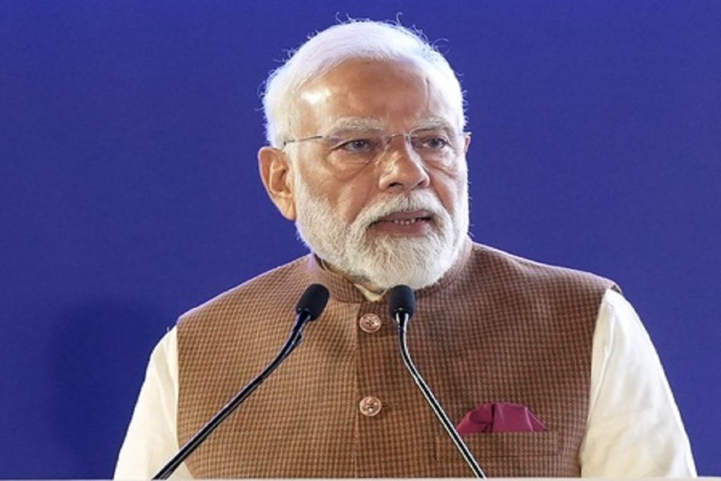 जम्मू-कश्मीर: कटरा में स्कूली बच्चों में उत्साह, बोले- मोदी शानदार नेता हैं!