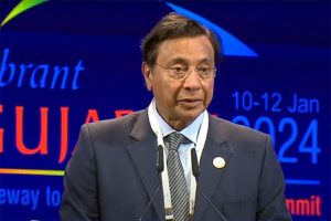 Lakshmi-Mittal-An-inspiring-journey-from-being-a-trainee-to-becoming-a-steel-king