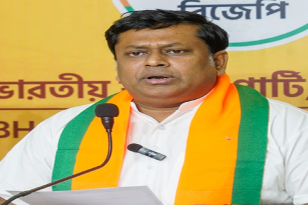 ममता की किताबें स्कूलों में अनिवार्य करना हिटलरशाही है : सुकांत मजूमदार!